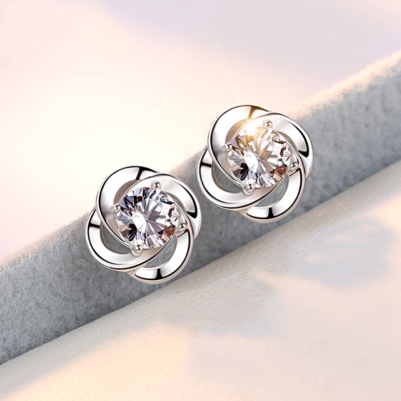 Explosive jewelry fashion temperament silver earrings women's four-leaf clover earrings silver needle earrings