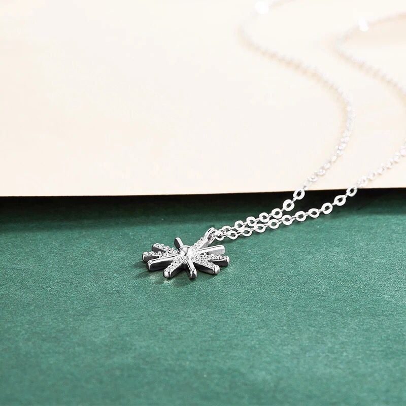 Fashion Silver Pendant Pendant with micro-inlaid flashing diamond can be matched with clavicle chain Silver jewelry jewelry