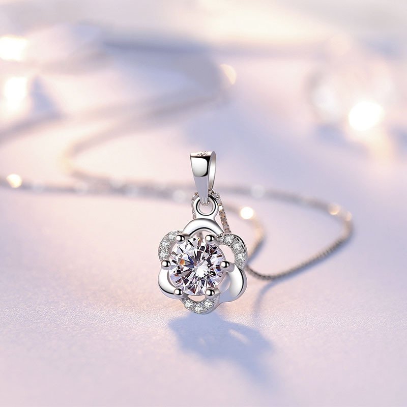 Plum Blossom Micro Diamond Pendant Clavicle Chain Fashion Simple Pendant Pendant Flash Diamond Silver Accessories Gift