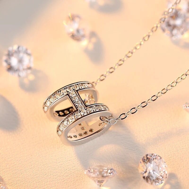 Small round wheel letter pendant, fresh temperament, diamond short clavicle necklace, female jewelry