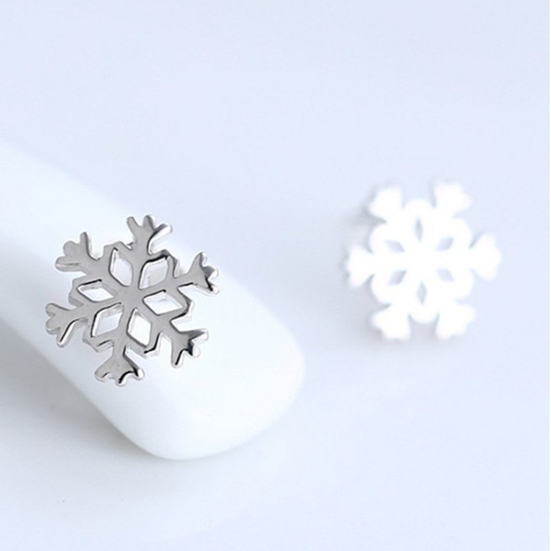 Sterling Silver Needle Snowflake Stud Earrings Simple and Popular Flower Christmas Gift Ornaments Elementary Earrings Female Student Earrings