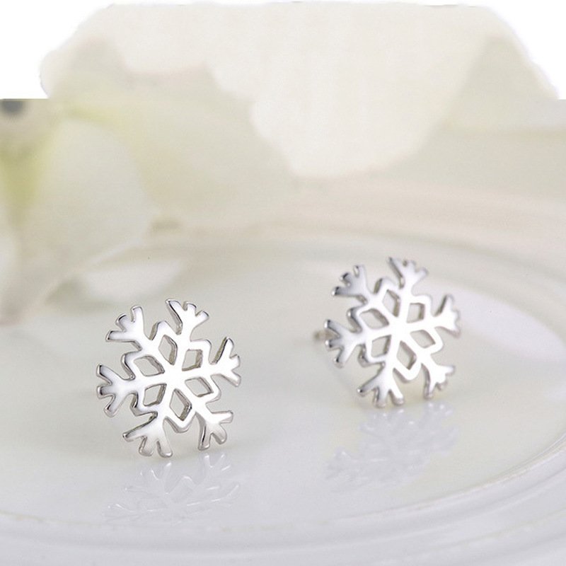 Sterling Silver Needle Snowflake Stud Earrings Simple and Popular Flower Christmas Gift Ornaments Elementary Earrings Female Student Earrings