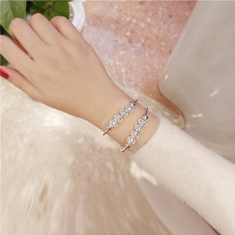 Four hollow round beads push-pull bracelet female temperament is white and small fresh bracelet students give girlfriend gifts